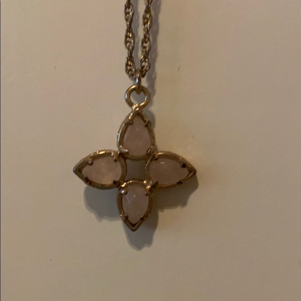 Short Kendra Scott necklace